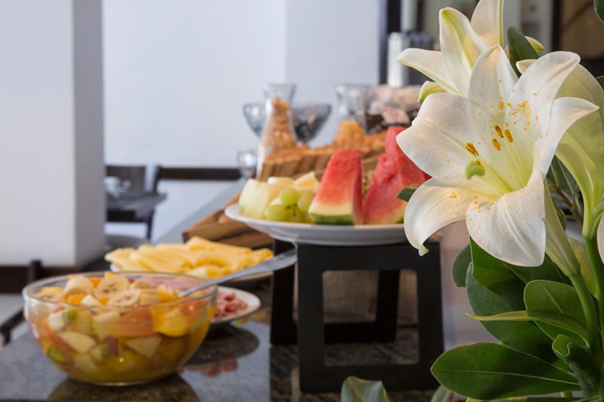 Embajador Hotel Буенос Айрес Екстериор снимка
