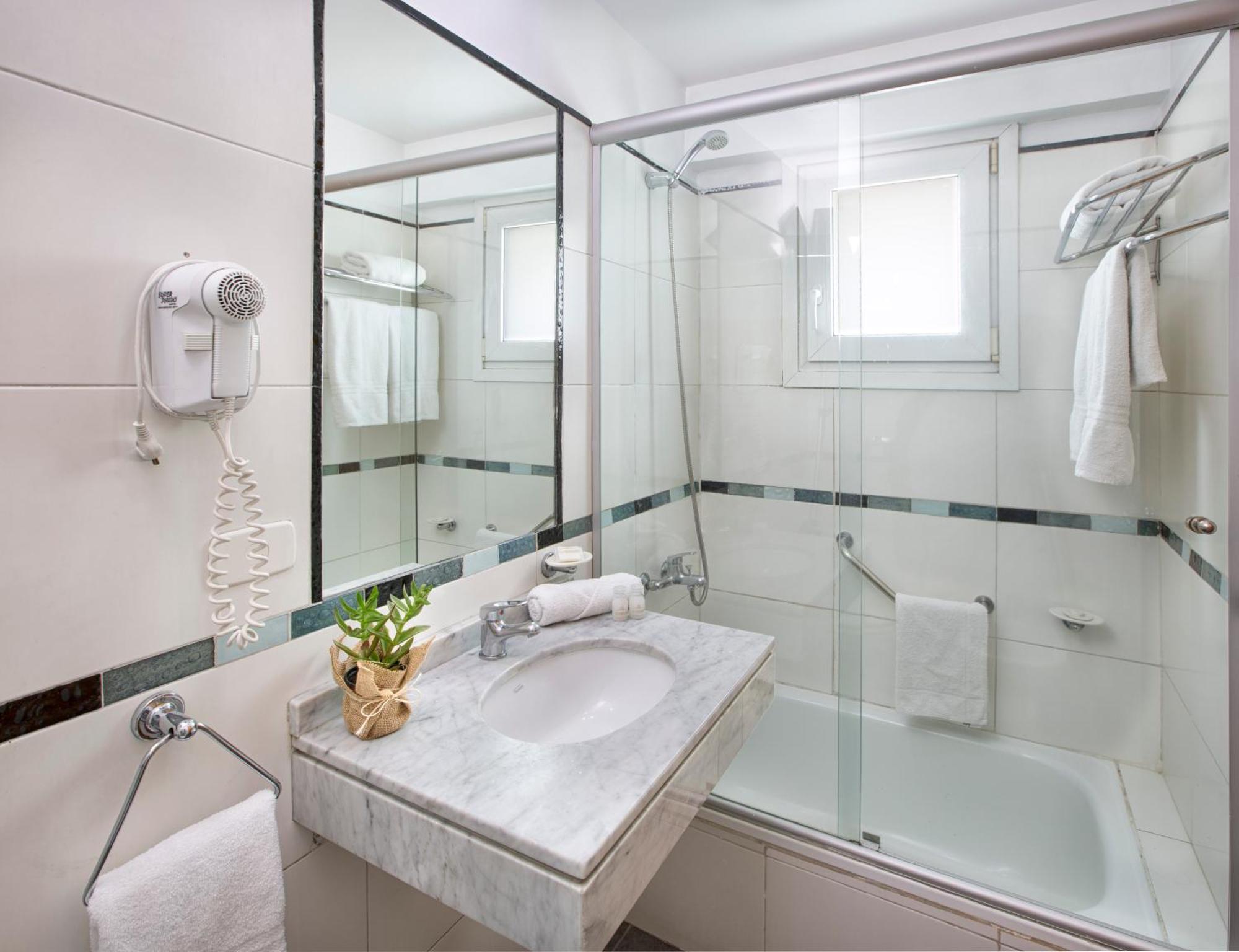 Embajador Hotel Буенос Айрес Екстериор снимка