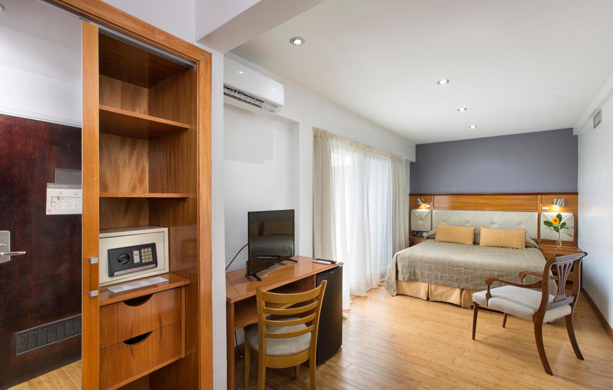 Embajador Hotel Буенос Айрес Екстериор снимка